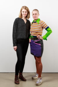 Liva Isakson Lundin och Linnéa Sjöberg är Maria Bonnier Dahlins stiftelses stipendiater 2018. Foto: Christian Habetzeder.