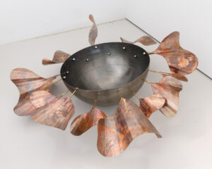Konstverk av medlemmarna i LOD Metallformgivning på VIDA Museum & Konsthall.