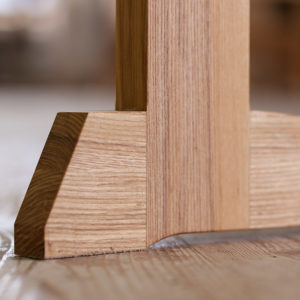 Detalj från skolbänk i design och tillverkning av Form & Funktion. Foto: Christian Habetzeder.