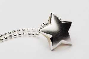 Halsband av Åsa Hallqvist. Foto Christian Habetzeder.