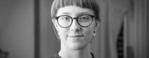 Porträtt av bokbindare Hannah Morrissey.