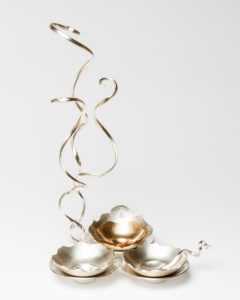 Kryddställ i silver och rödguld av silversmeden Petronella Eriksson till H.K.H. Kronprinsessan Victoria. Foto: Christian Habetzeder.